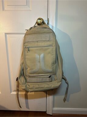Used Men’s Beige Men’s Skateboard Backpack